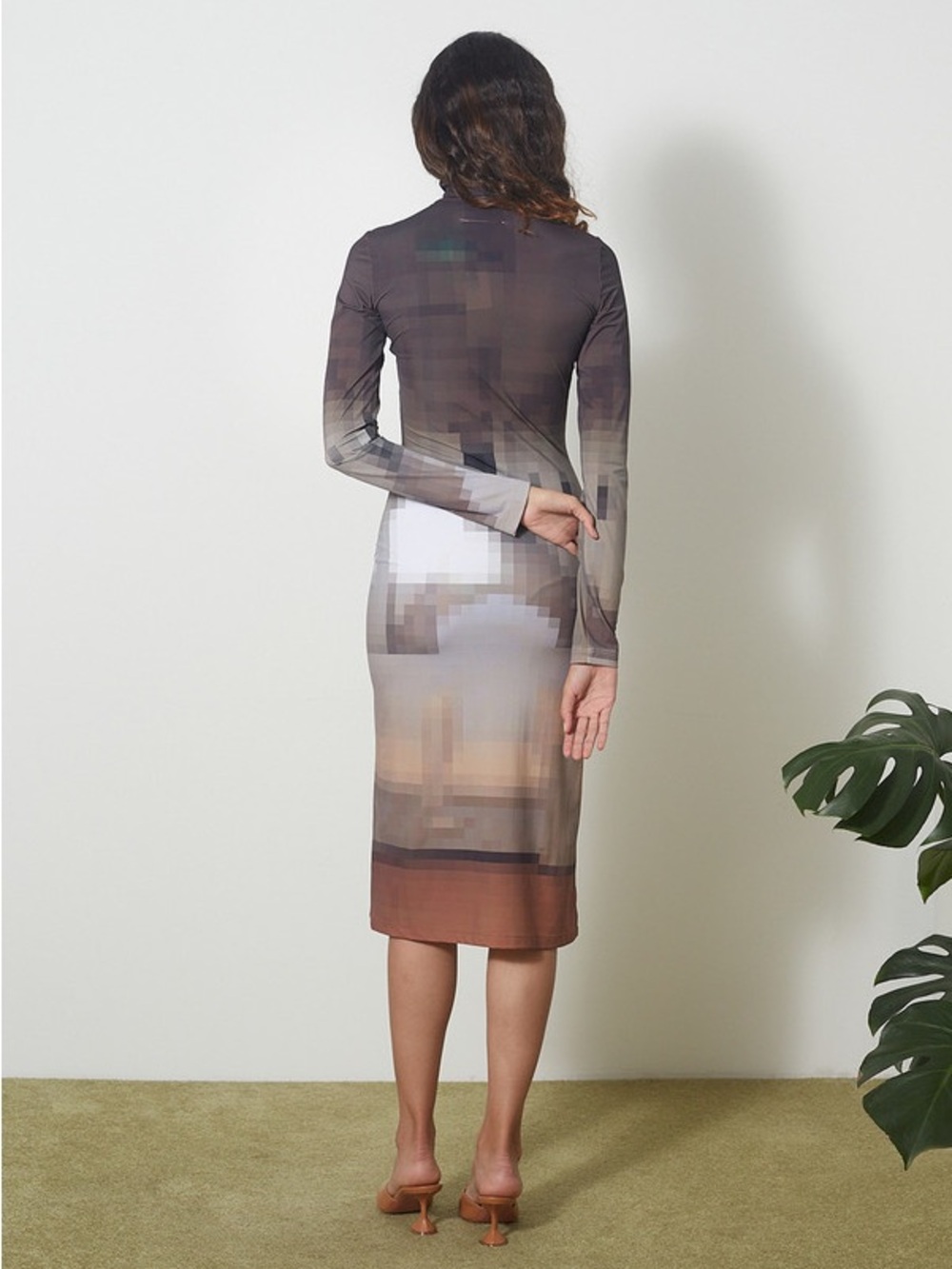MM6 Maison Margiela
Pixel Printed Turtleneck Midi Shift Dress MEDIUM - Picture 4 of 5